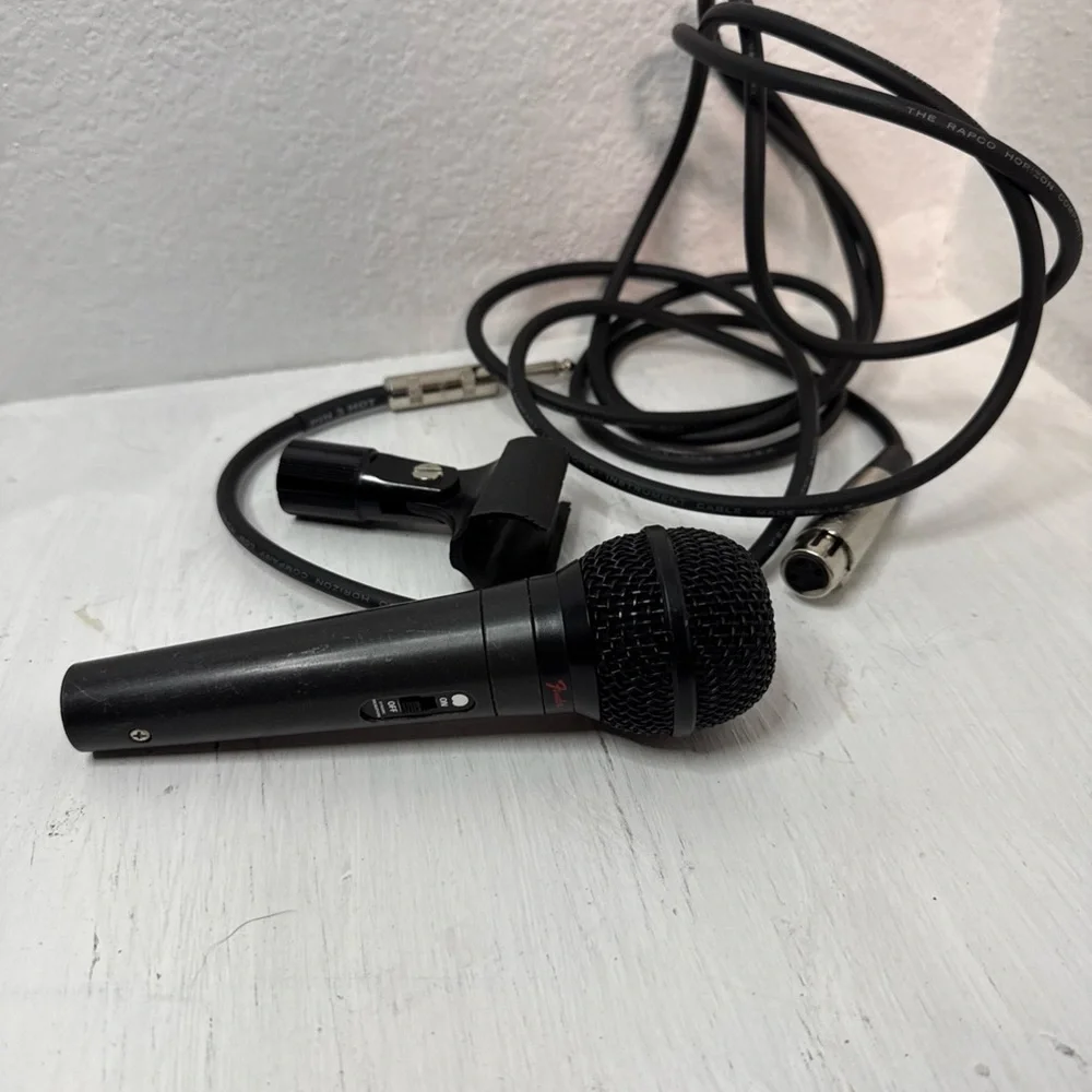 Fender P-51 Dynamic XLR Wired Microphone w. ON/OFF switch Comes with Cord